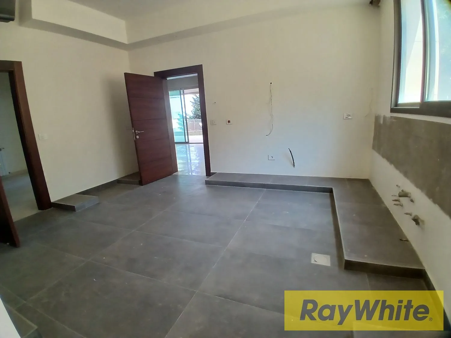 Apartment With Private Garden For Sale In Ain Aar — الصورة 5