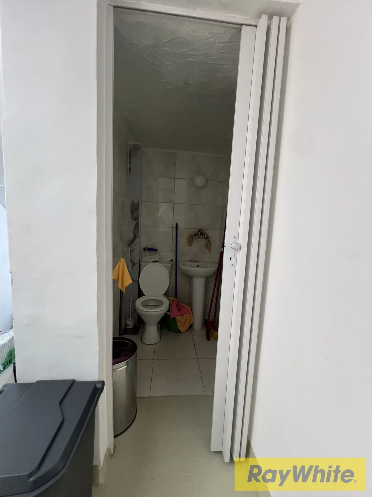 Shop For Sale In Zalka – 80 Sqm — photo 3