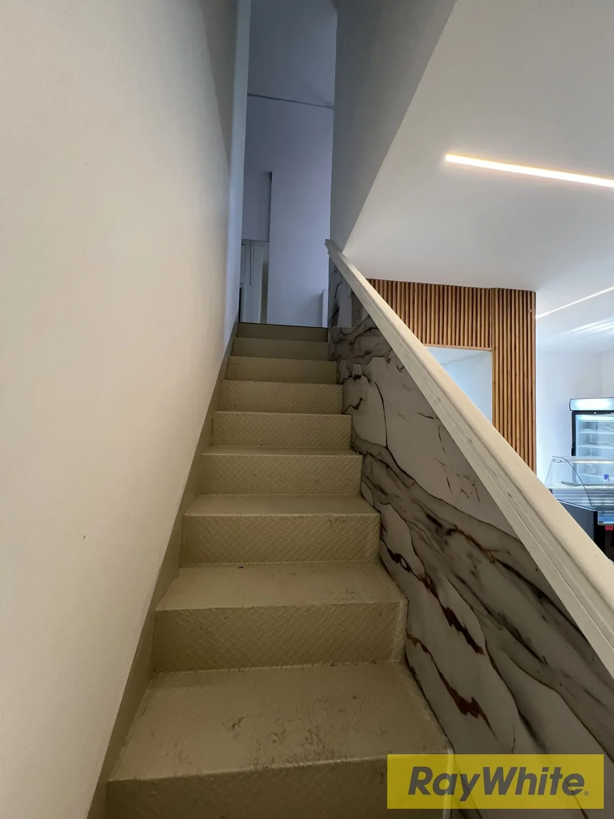 Shop For Sale In Zalka – 80 Sqm — photo 4