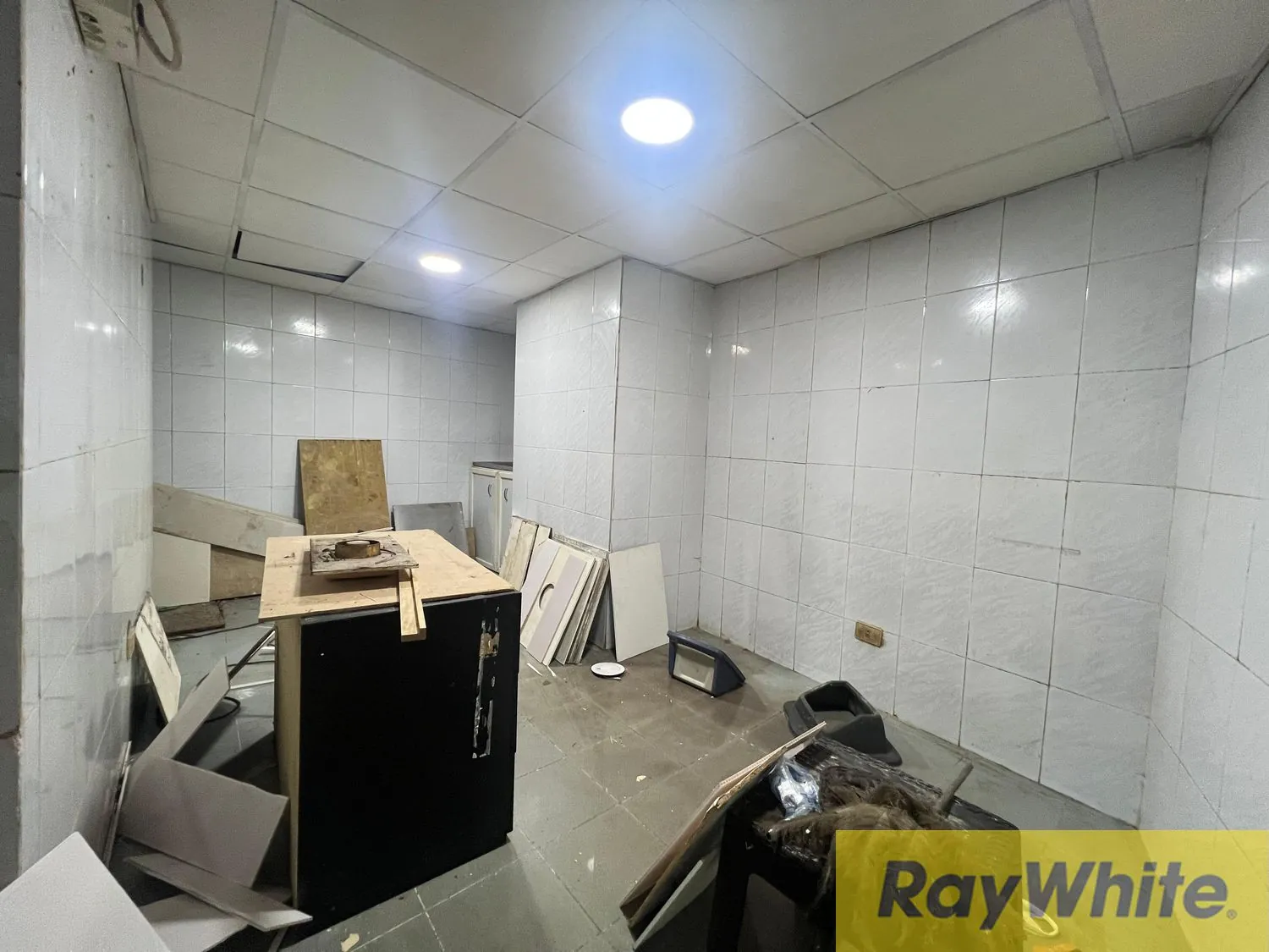 Shop For Sale In Hamra — الصورة 2