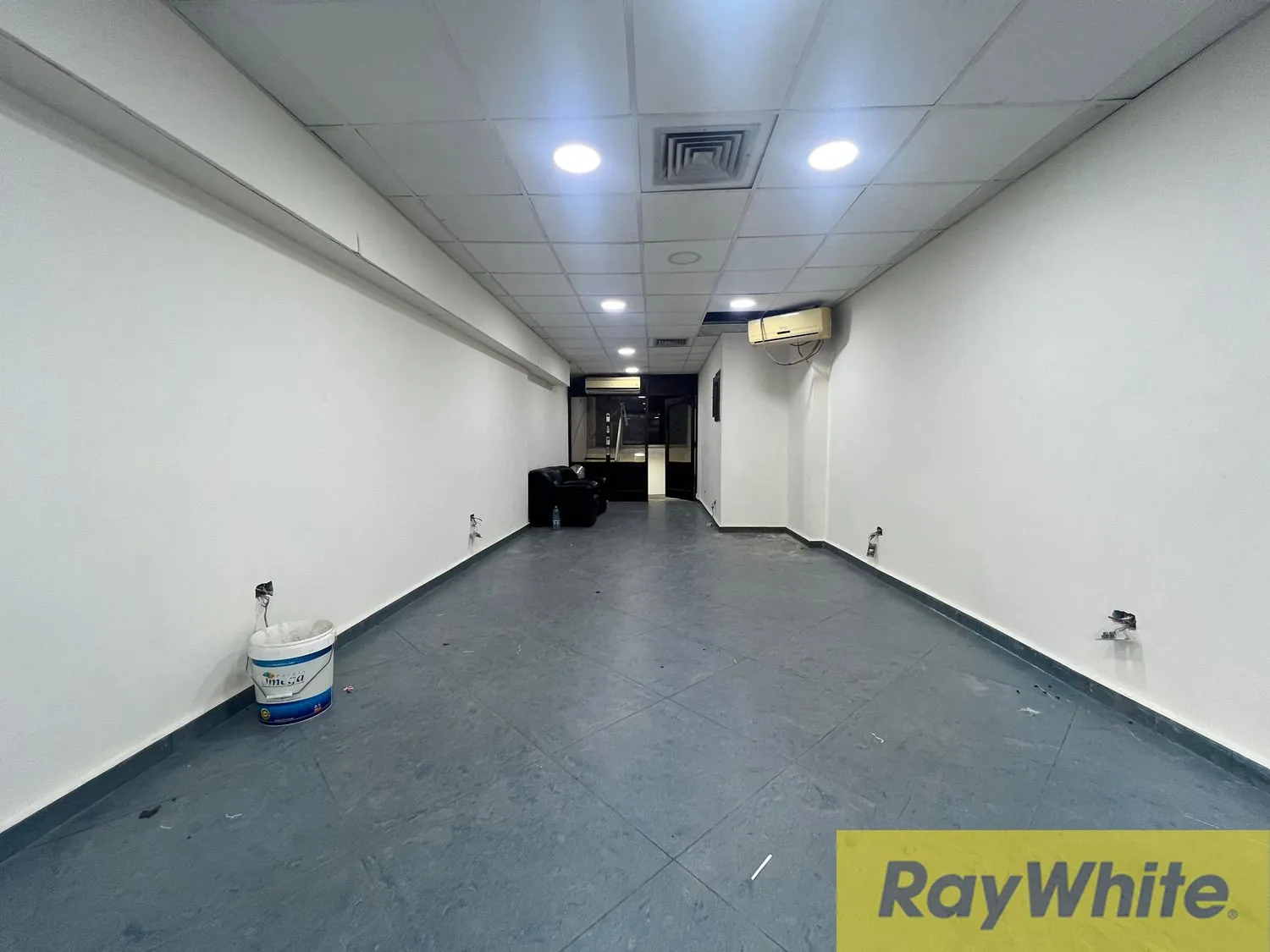 Shop For Sale In Hamra — الصورة 4