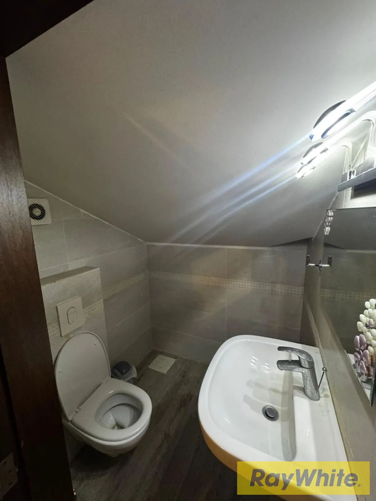 Furnished Roof Apartment With Terrace For Rent In Ouyoun Broummana — الصورة 4