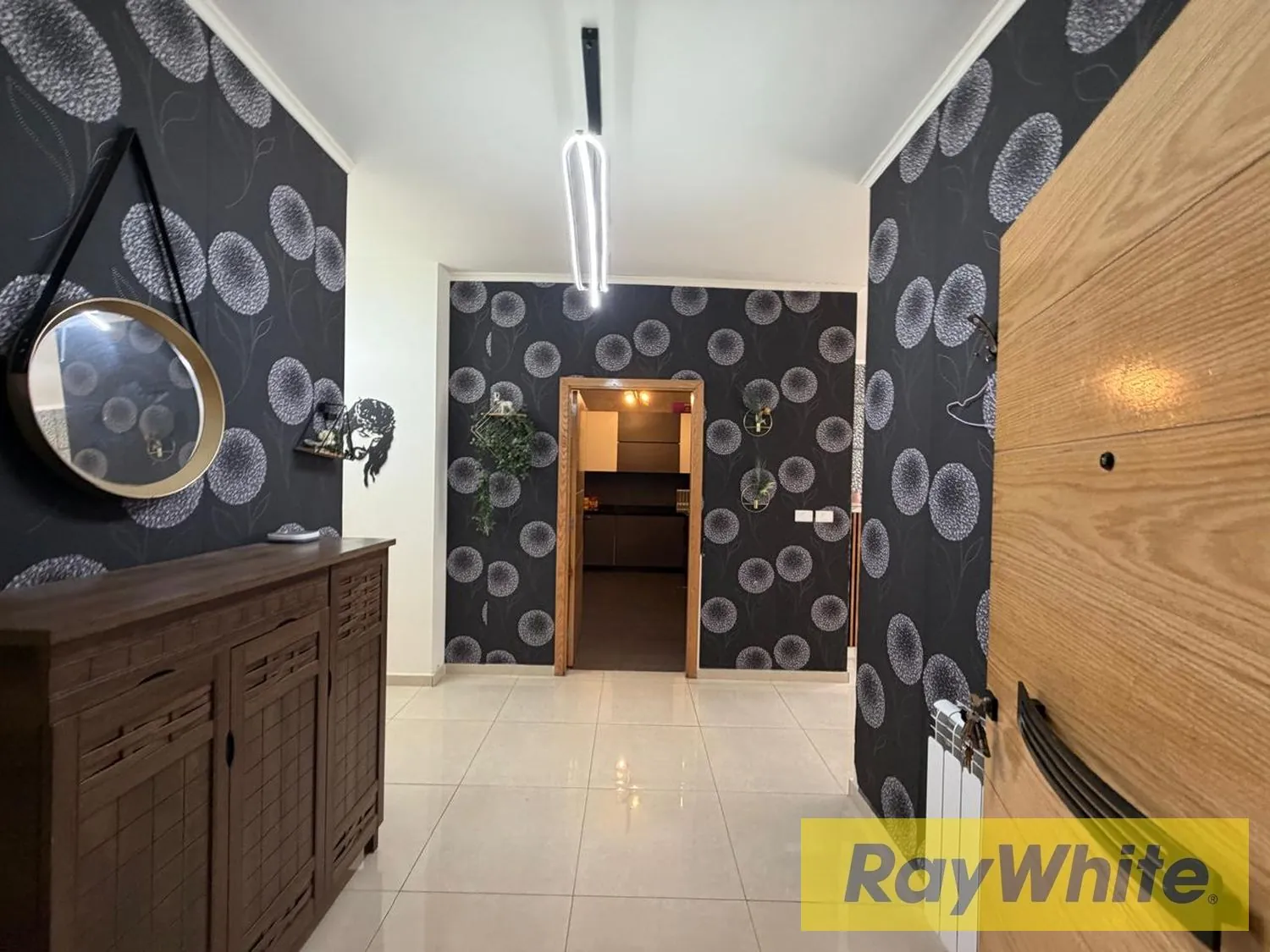 Semi-furnished Apartment With Terrace For Rent In El Douar — الصورة 2