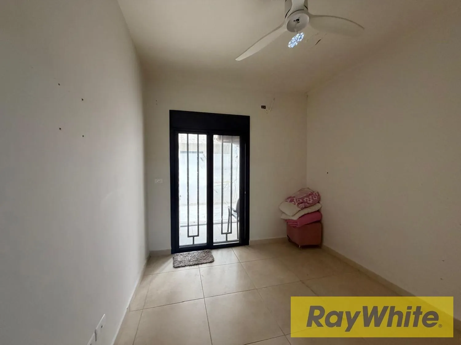 Semi-furnished Apartment With Terrace For Rent In El Douar — الصورة 4