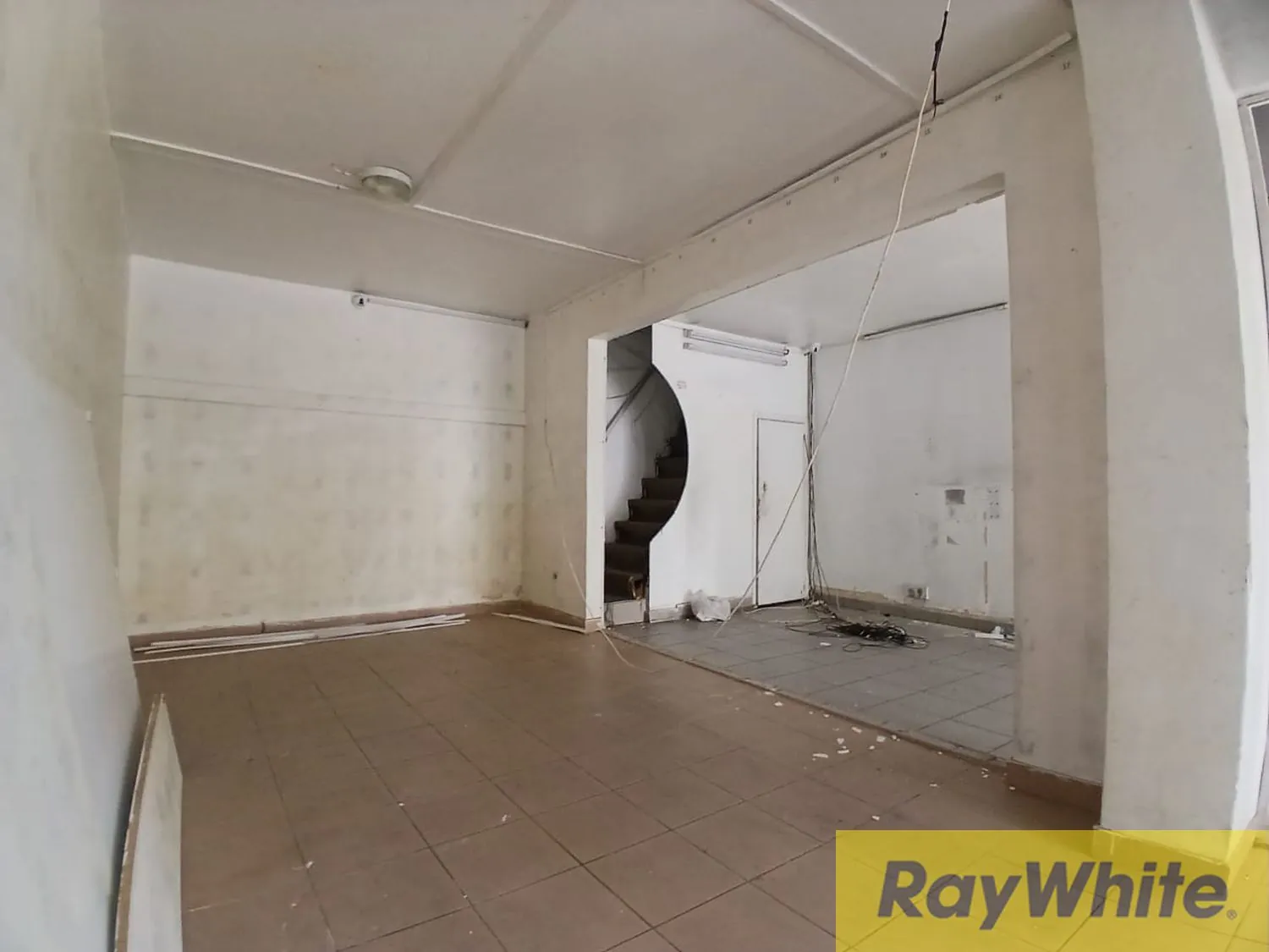 Shop For Rent In Manara — الصورة 2
