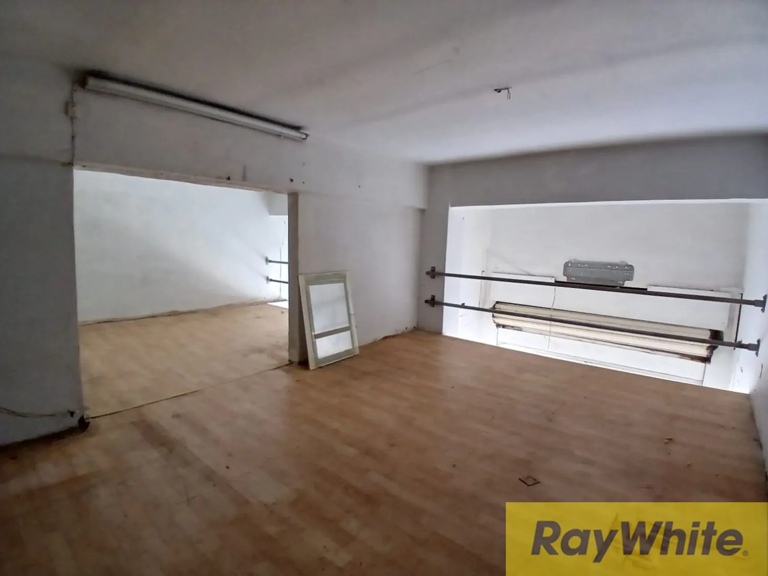 Shop For Rent In Manara — الصورة 4