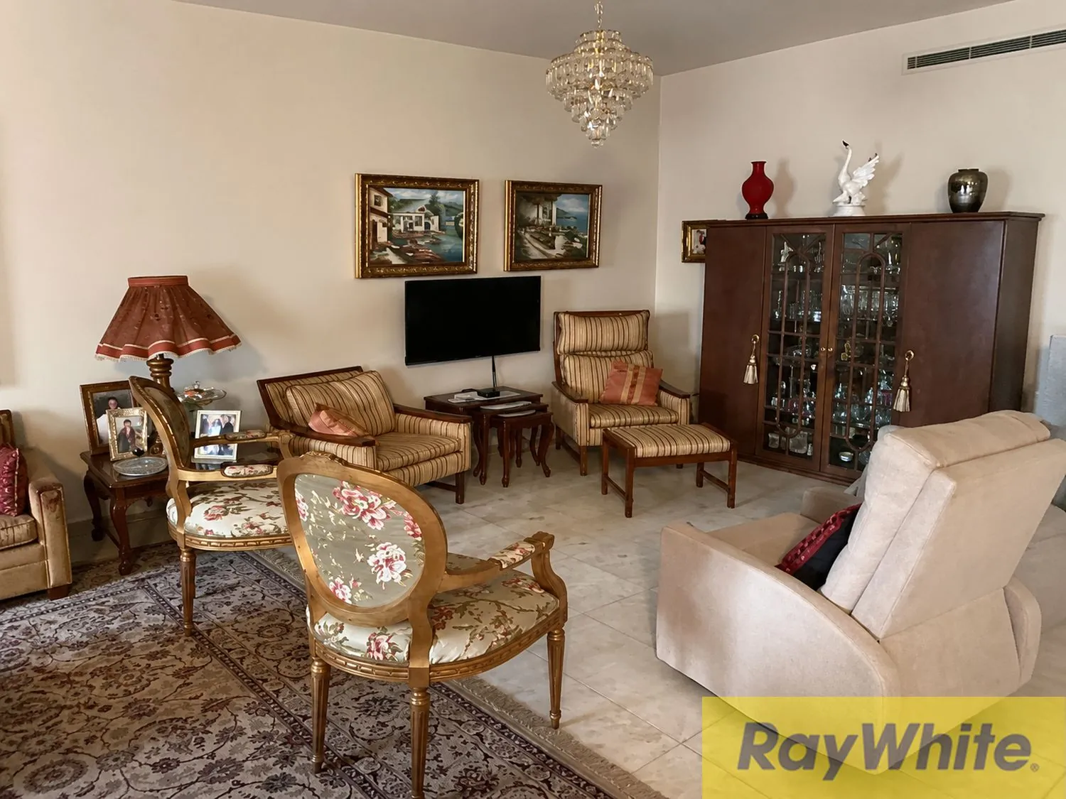 Apartment For Sale In Ras Beirut — الصورة 2