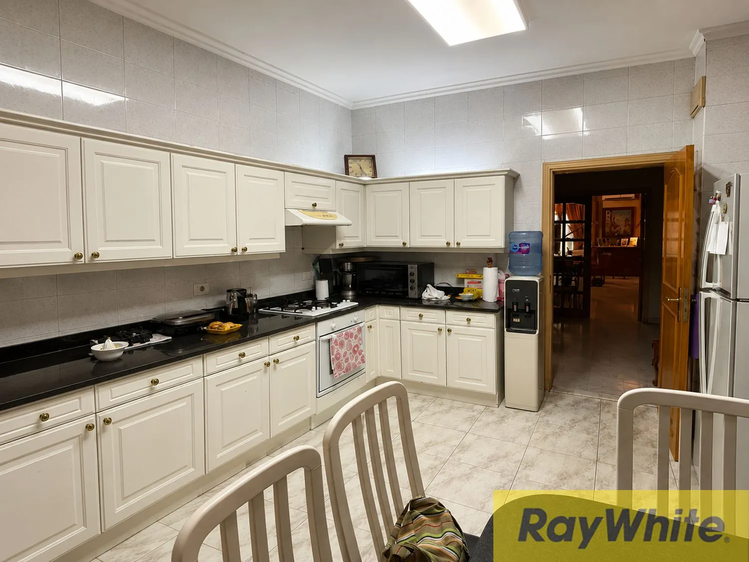 Apartment For Sale In Ras Beirut — الصورة 3