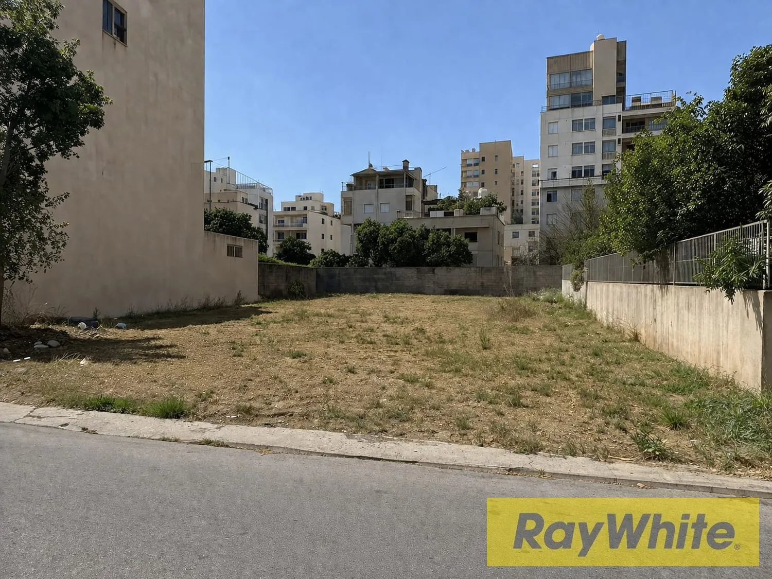 Land For Sale | Ain El Remmaneh — الصورة 3