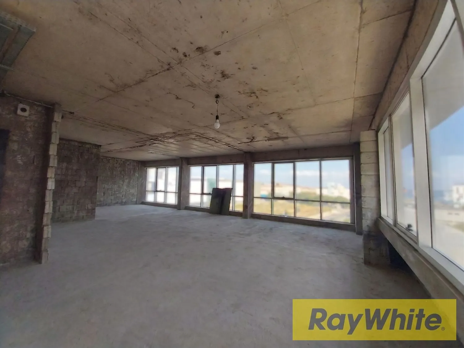 Office For Rent In Zalka Core And Shell — الصورة 2