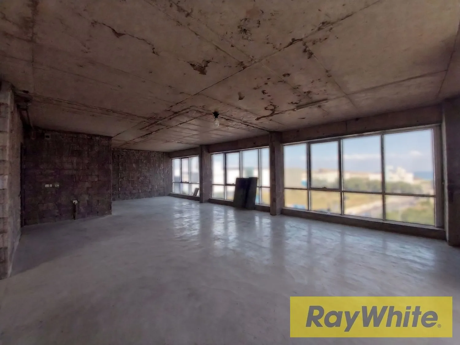 Office For Rent In Zalka Core And Shell — الصورة 4