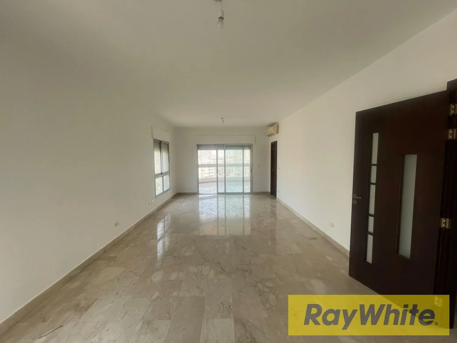Apartment For Sale In Achrafieh — الصورة 3