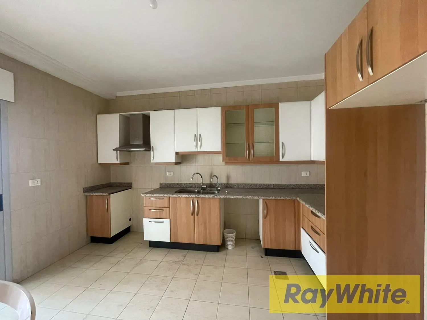 Apartment For Sale In Achrafieh — الصورة 4