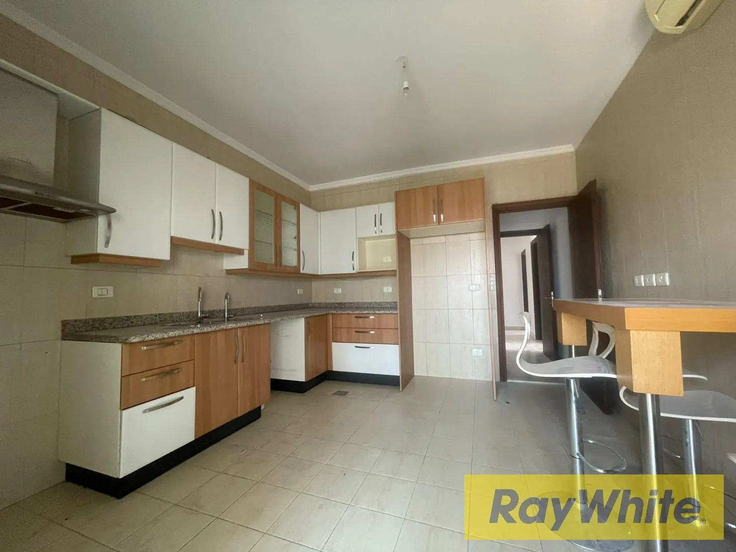 Apartment For Sale In Achrafieh — الصورة 5
