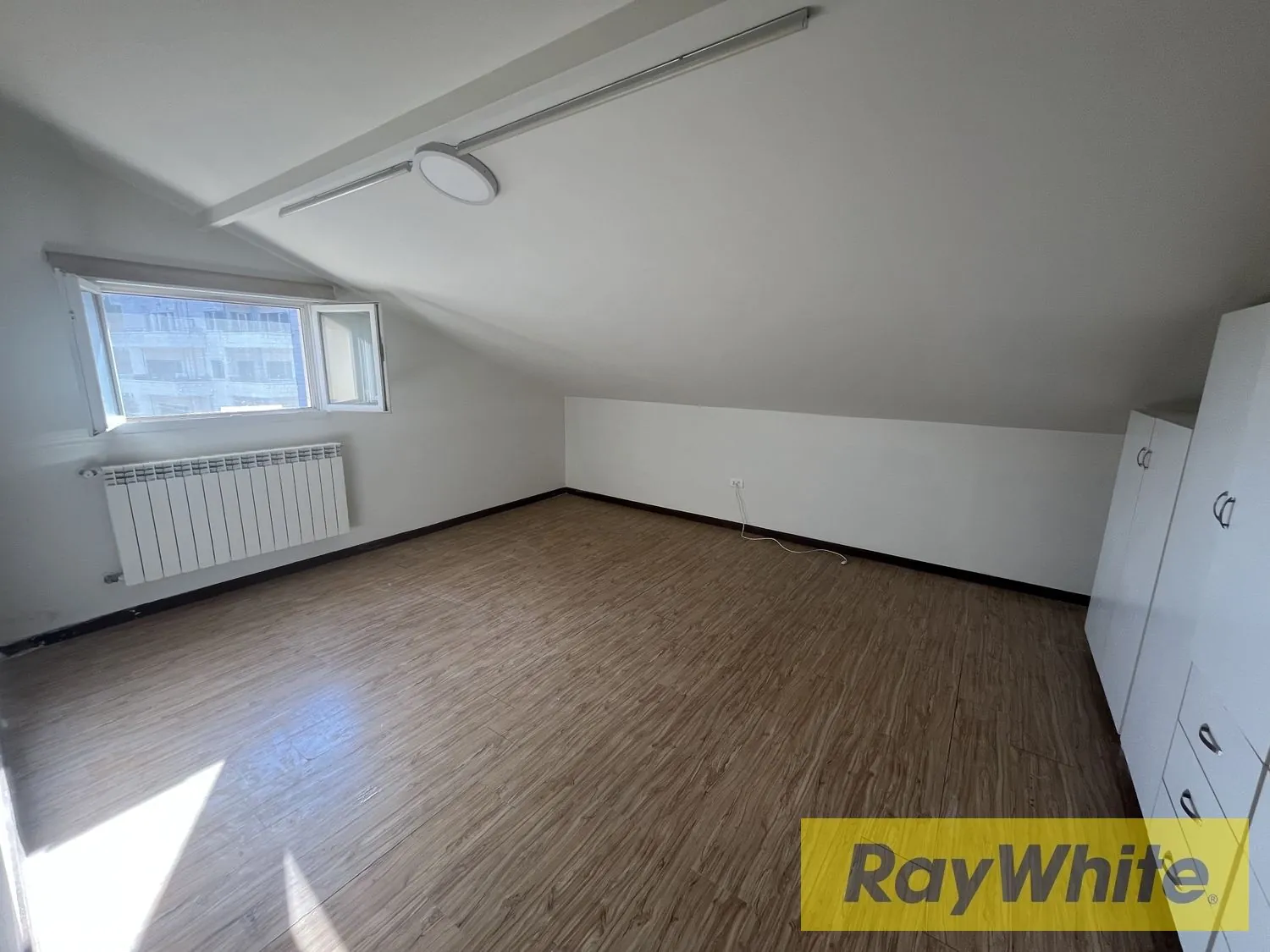 Apartment With Large Terrace For Rent In Beit Mery — الصورة 3