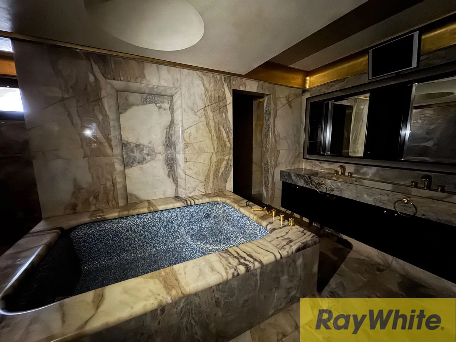 Luxurious Furnished Duplex For Sale In Verdun — الصورة 5
