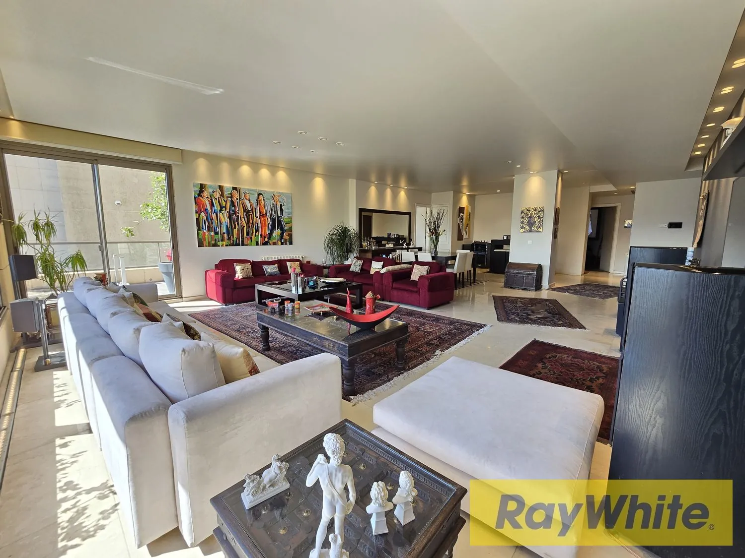 Apartment For Sale In Achrafieh — الصورة 3