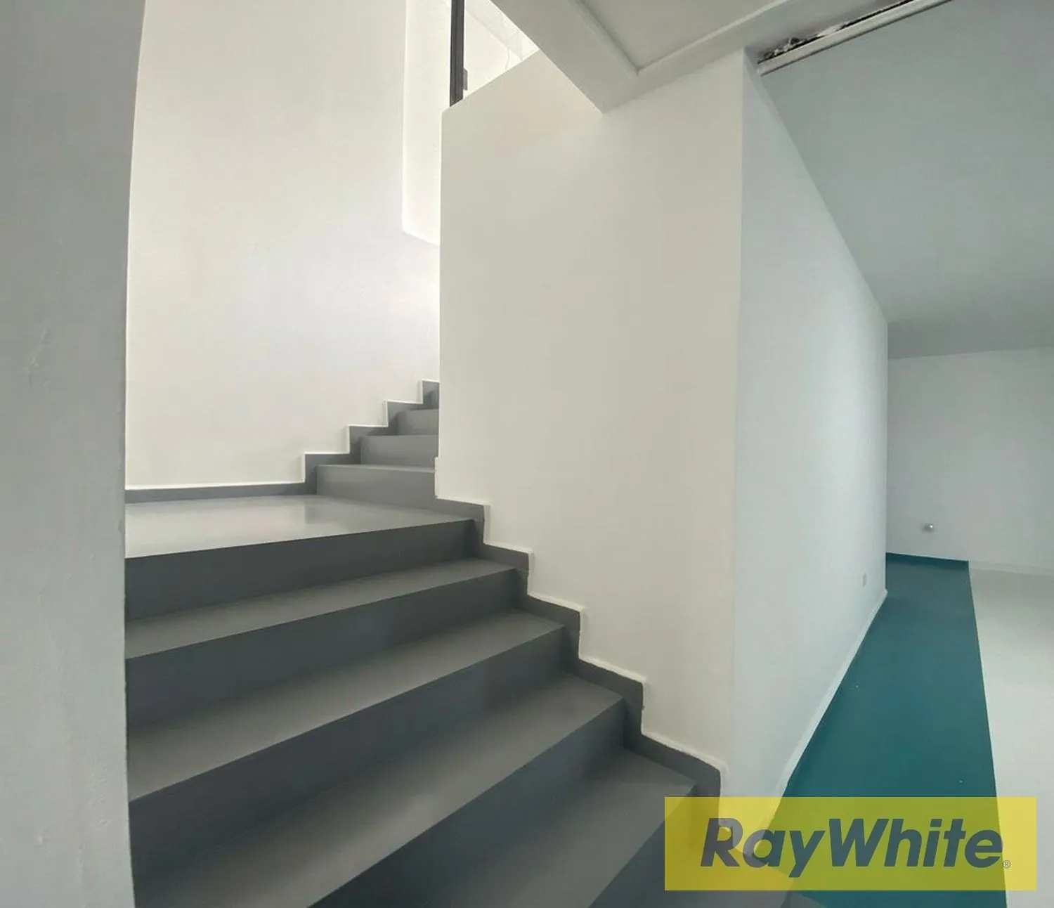 Showroom With Separate Office For Sale In Beit El Chaar — photo 2
