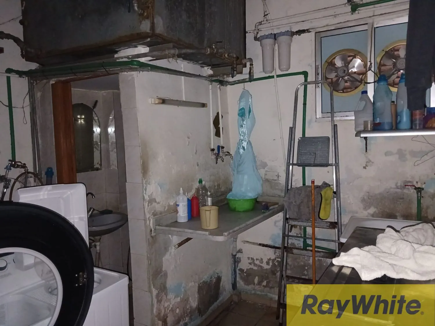 Shop For Sale In Verdun — photo 3