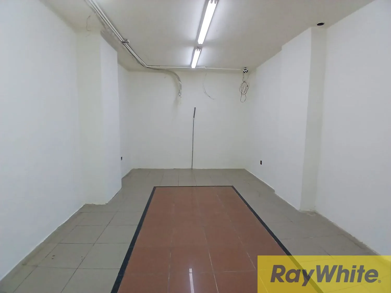 Shop For Rent In Ras El Nabeh — photo 2
