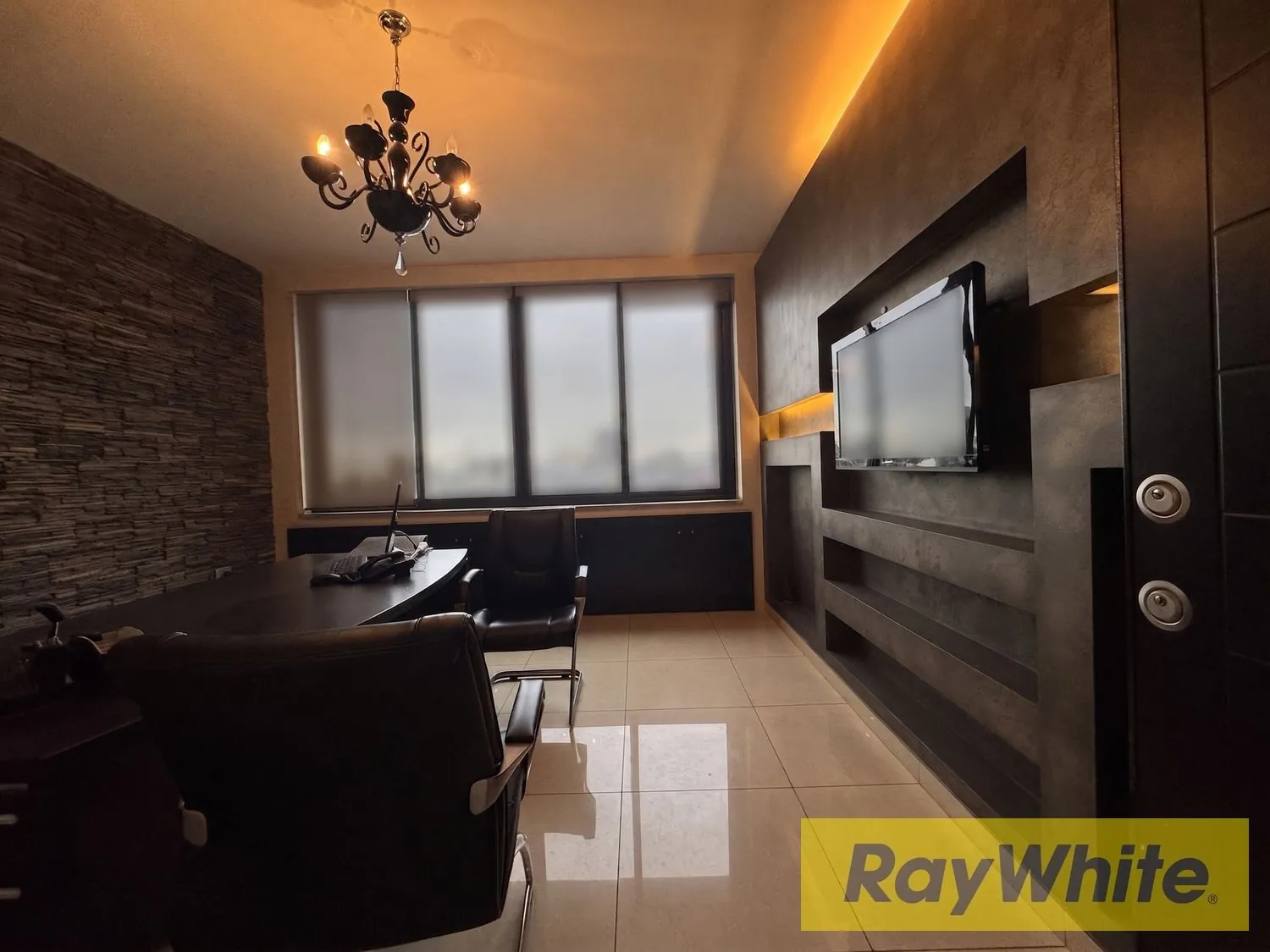 Fully Furnished Office For Rent In Horsh Tabet — الصورة 4