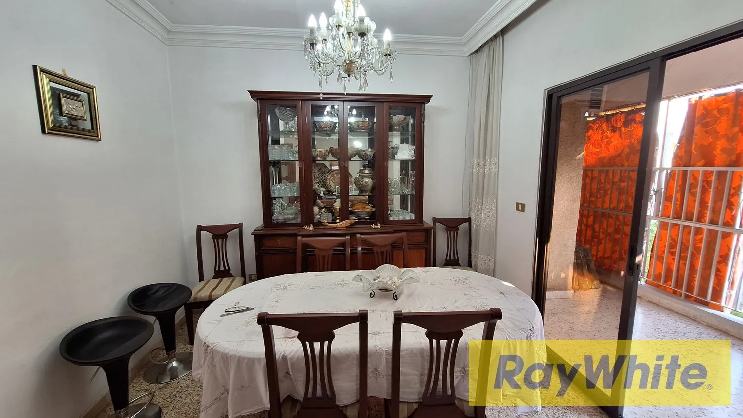Furnished Apartment For Sale In Achrafieh — الصورة 3
