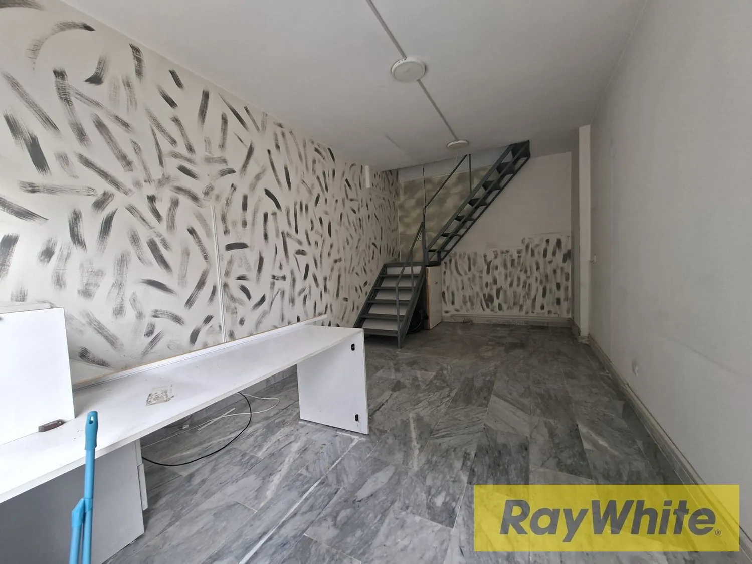 Shop For Sale In Zalka