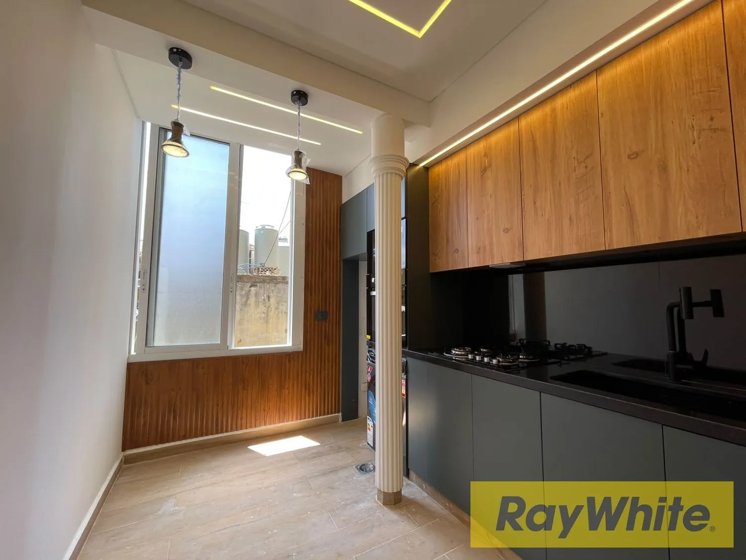 Apartment For Sale In Achrafieh — الصورة 5