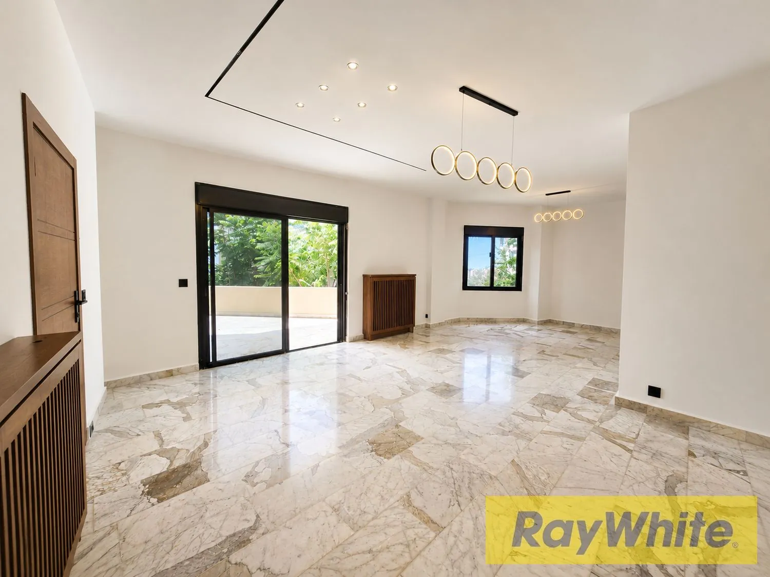 Fully Renovated Terrace Apartment For Sale In Rabweh — الصورة 2
