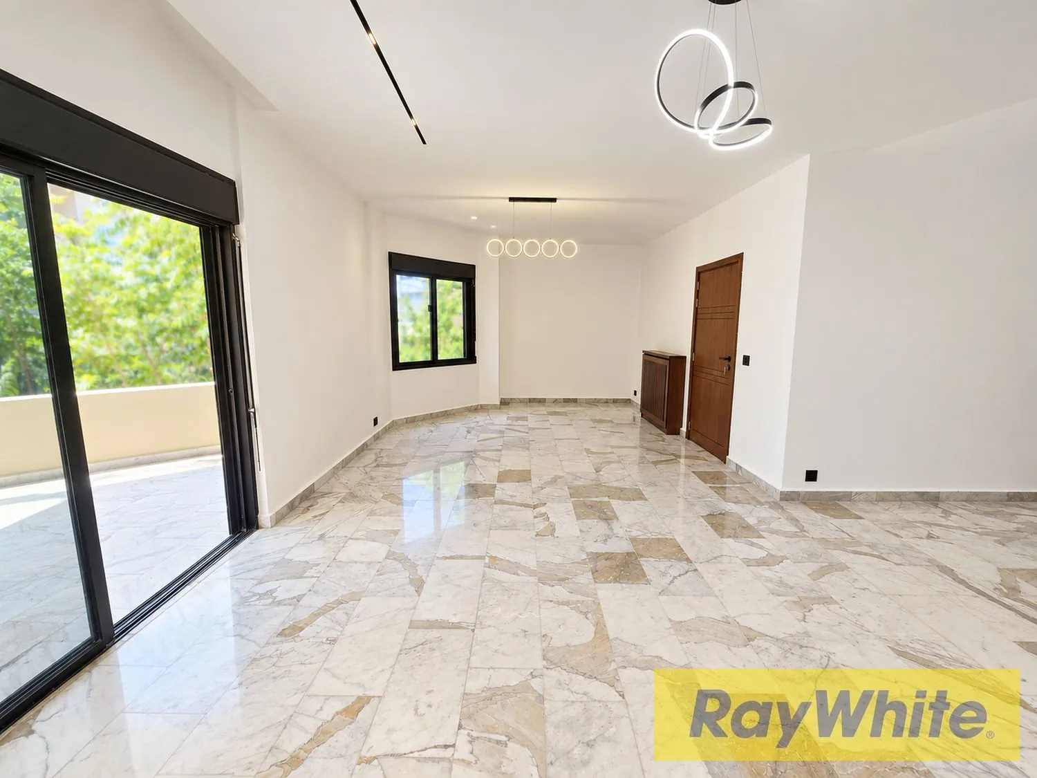 Fully Renovated Terrace Apartment For Sale In Rabweh — الصورة 3