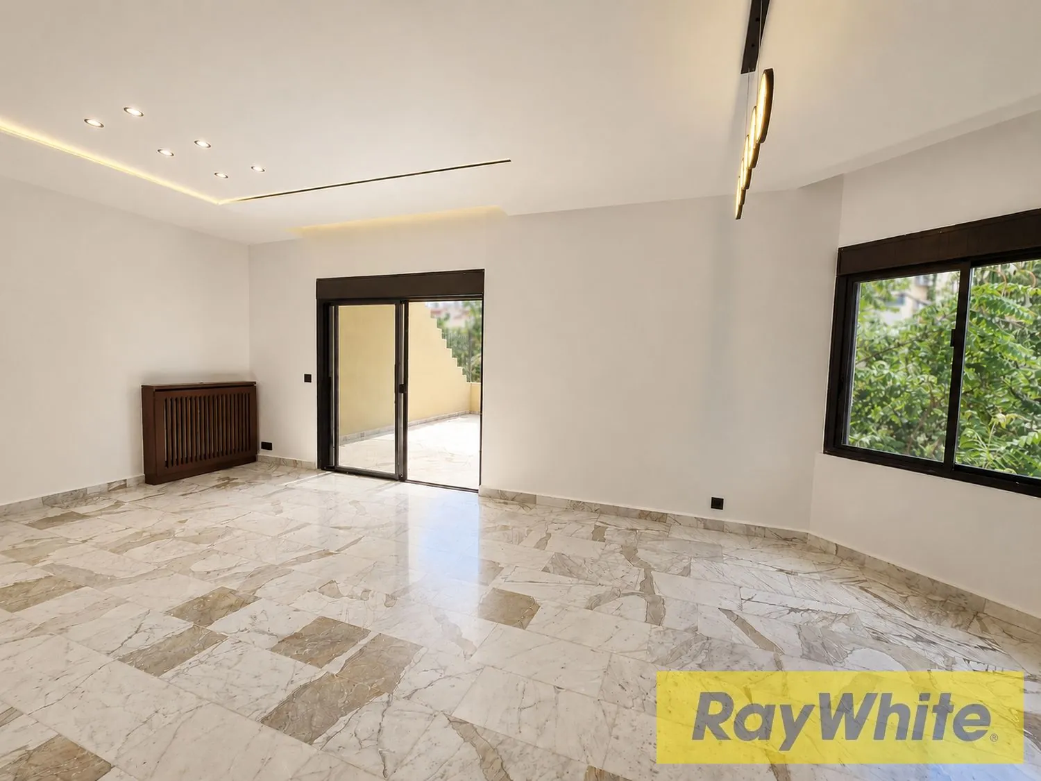 Fully Renovated Terrace Apartment For Sale In Rabweh — الصورة 4