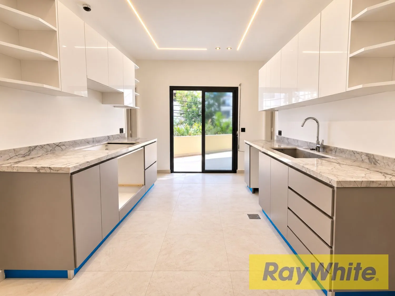 Fully Renovated Terrace Apartment For Sale In Rabweh — الصورة 5