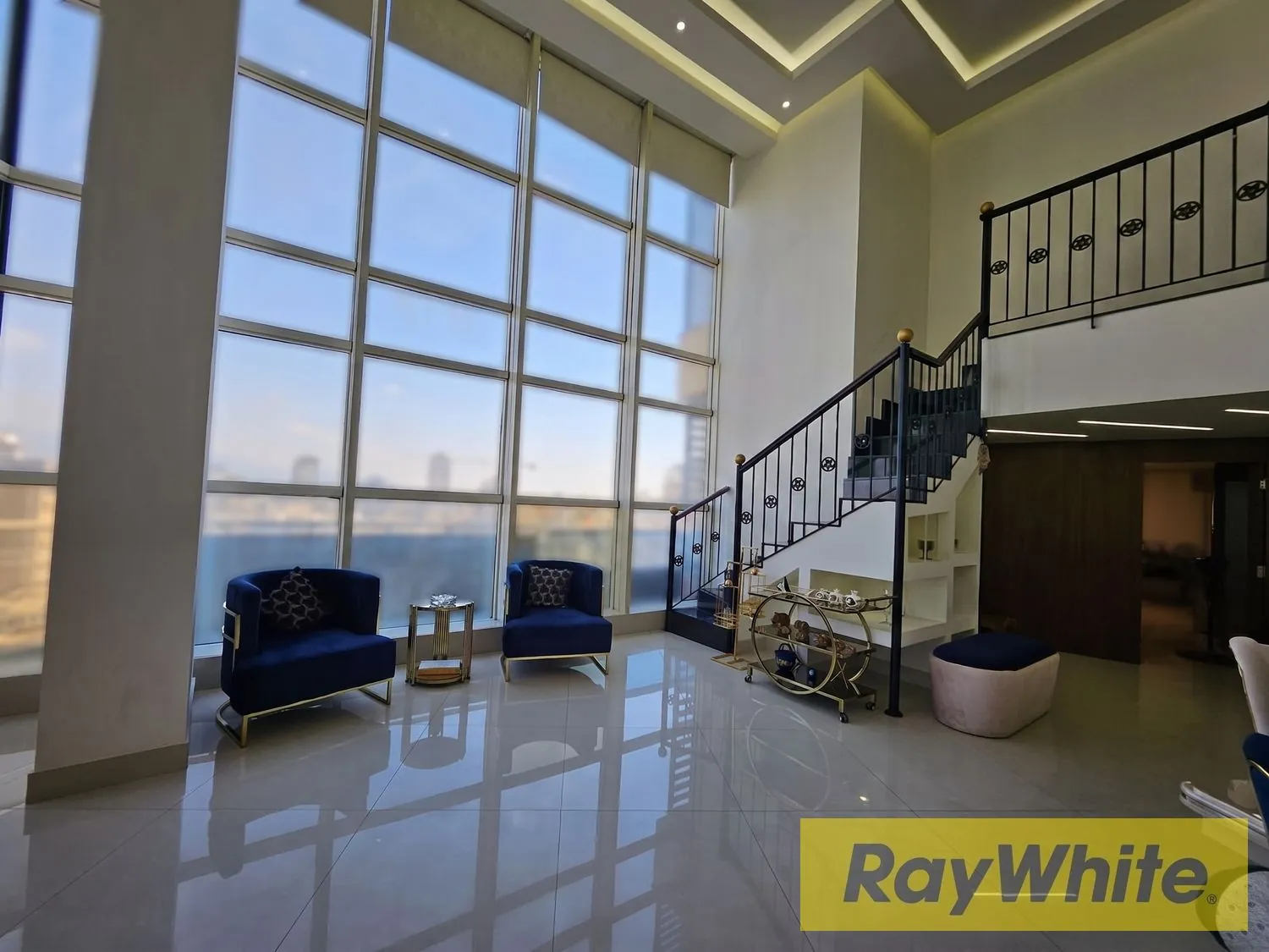 Spacious Unfurnished Duplex For Sale In Achrafieh — الصورة 2