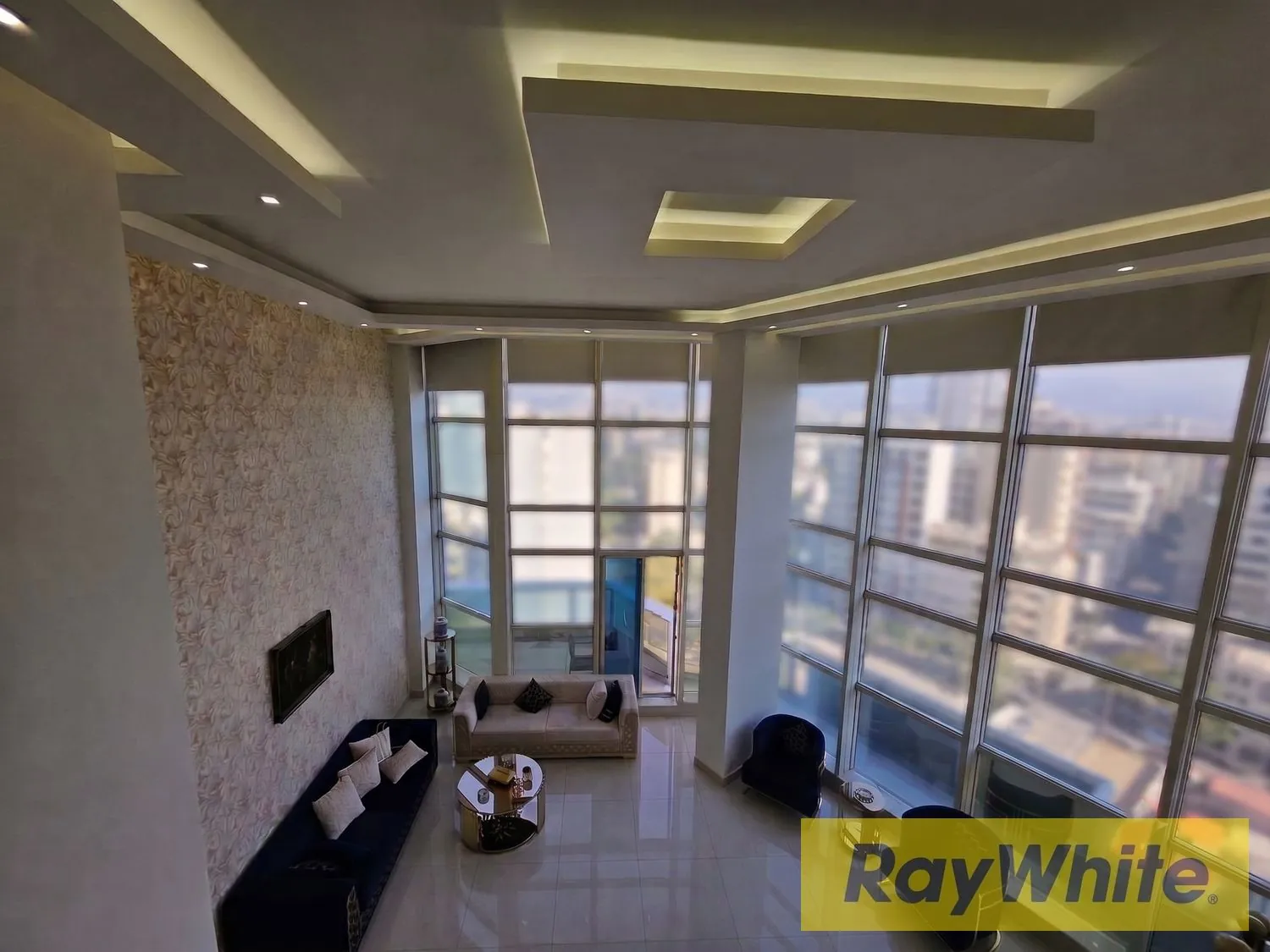 Spacious Unfurnished Duplex For Sale In Achrafieh — الصورة 3