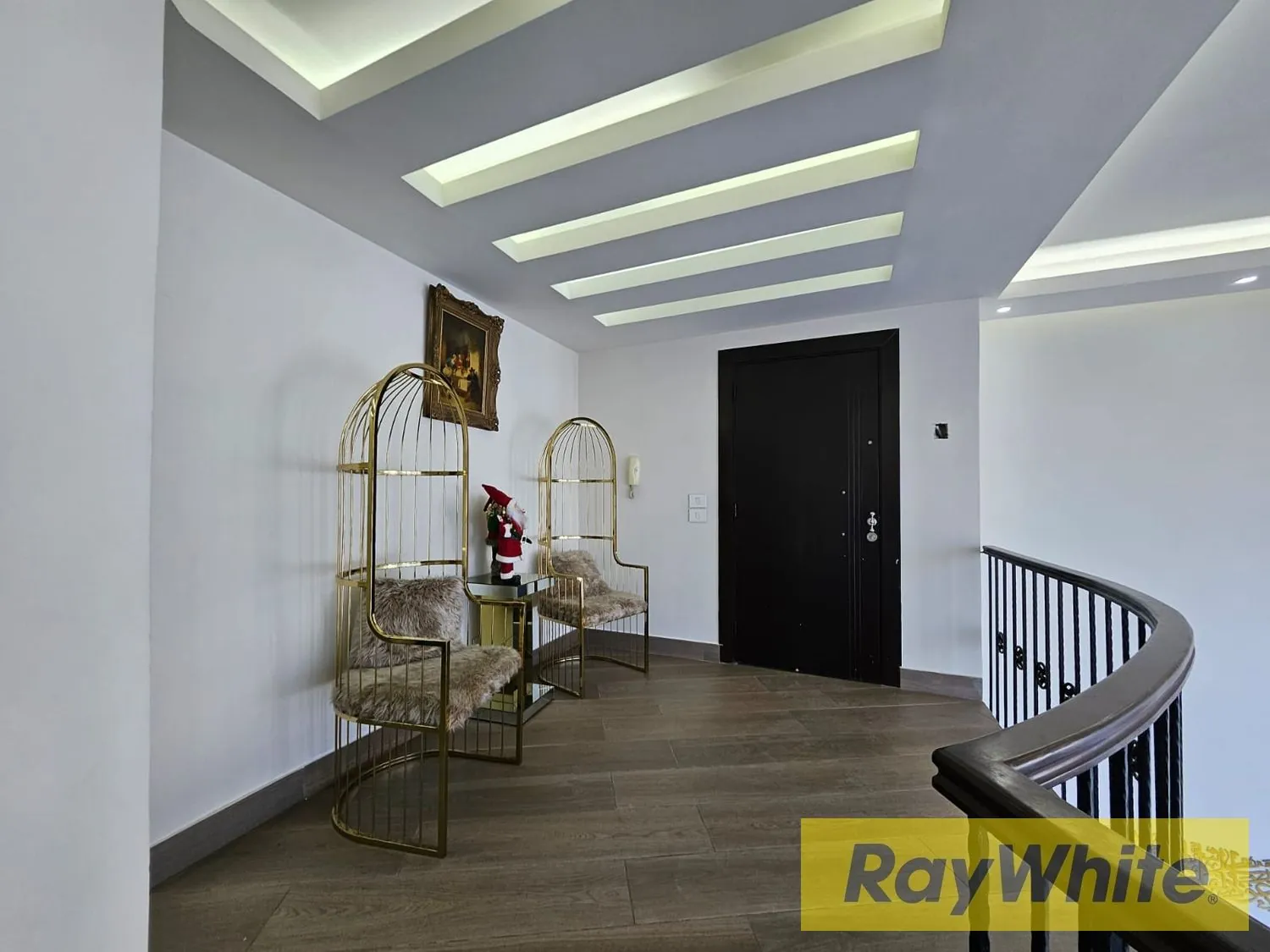 Spacious Unfurnished Duplex For Sale In Achrafieh — الصورة 5