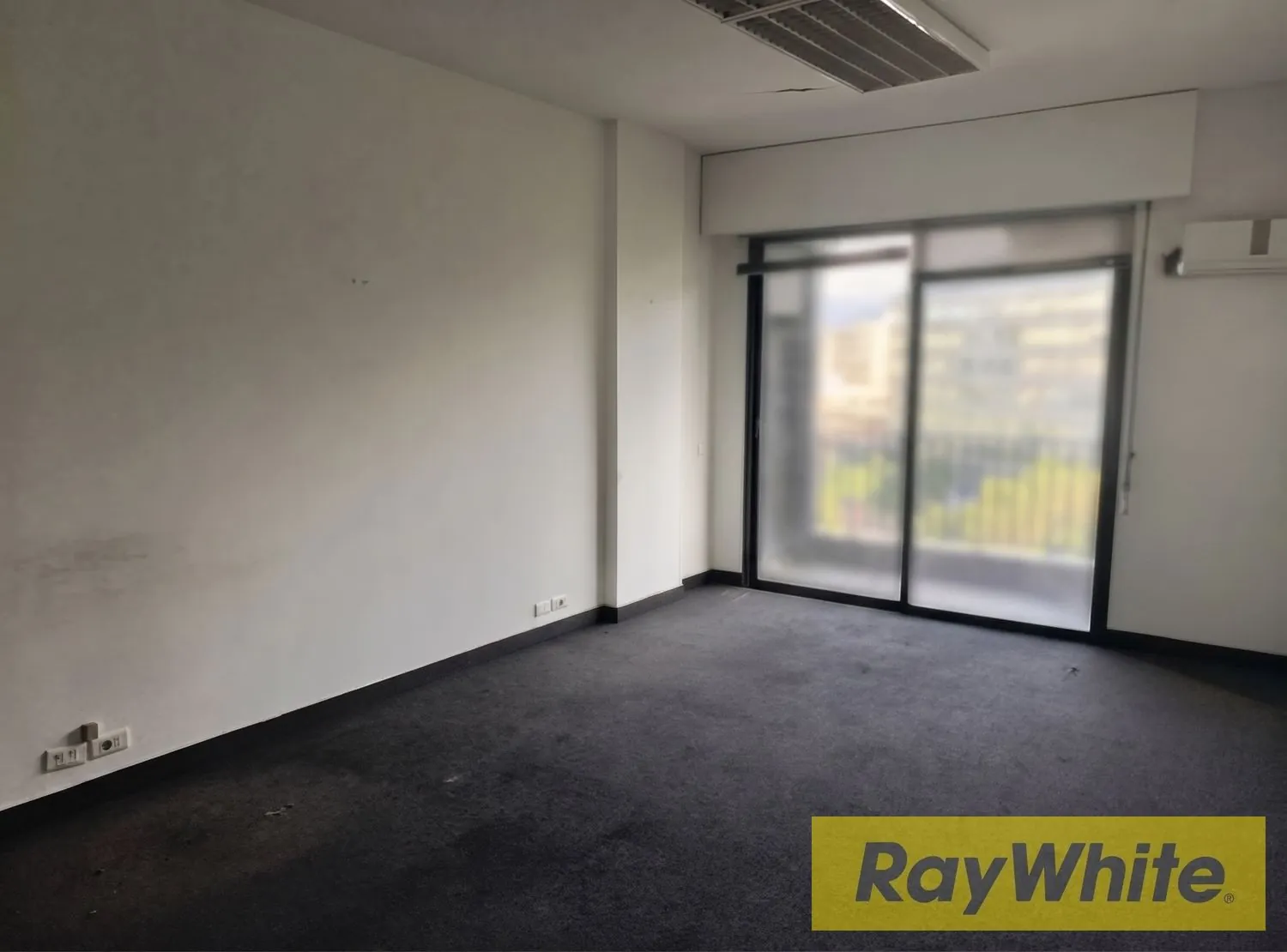 Apartment For Sale In Badaro — الصورة 3