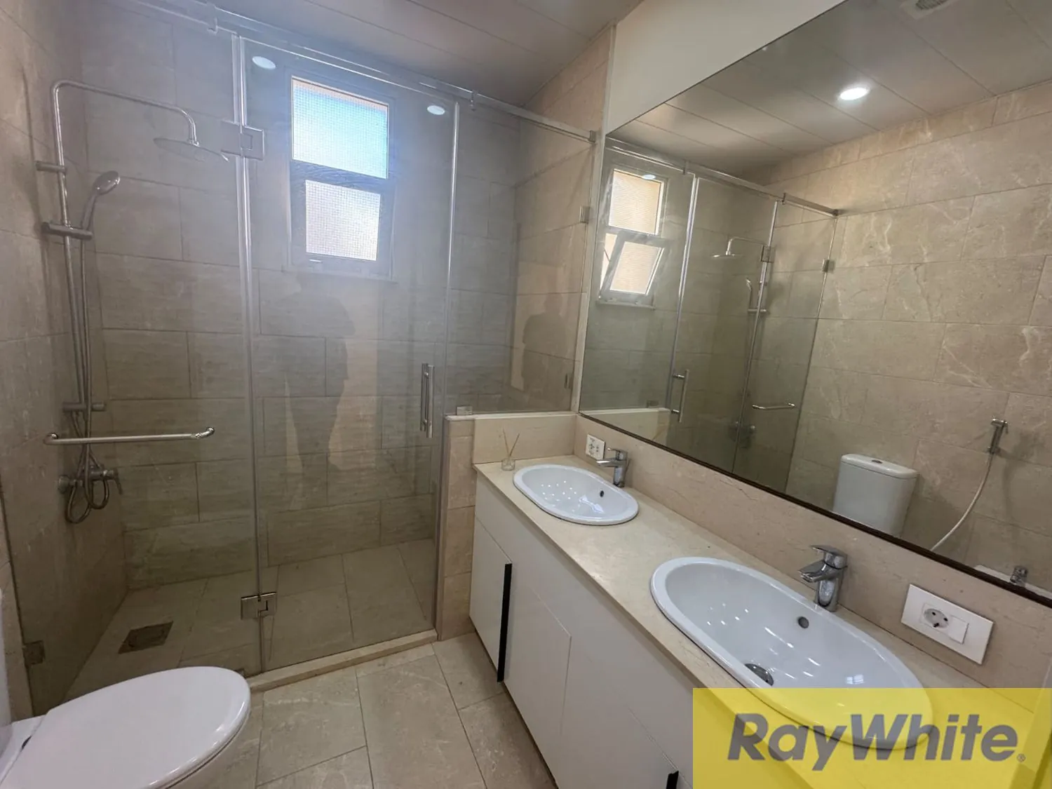 Apartment For Sale In Manara — الصورة 5