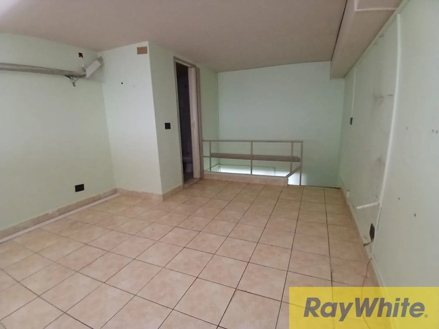 Shop For Rent In Clemenceau — الصورة 3