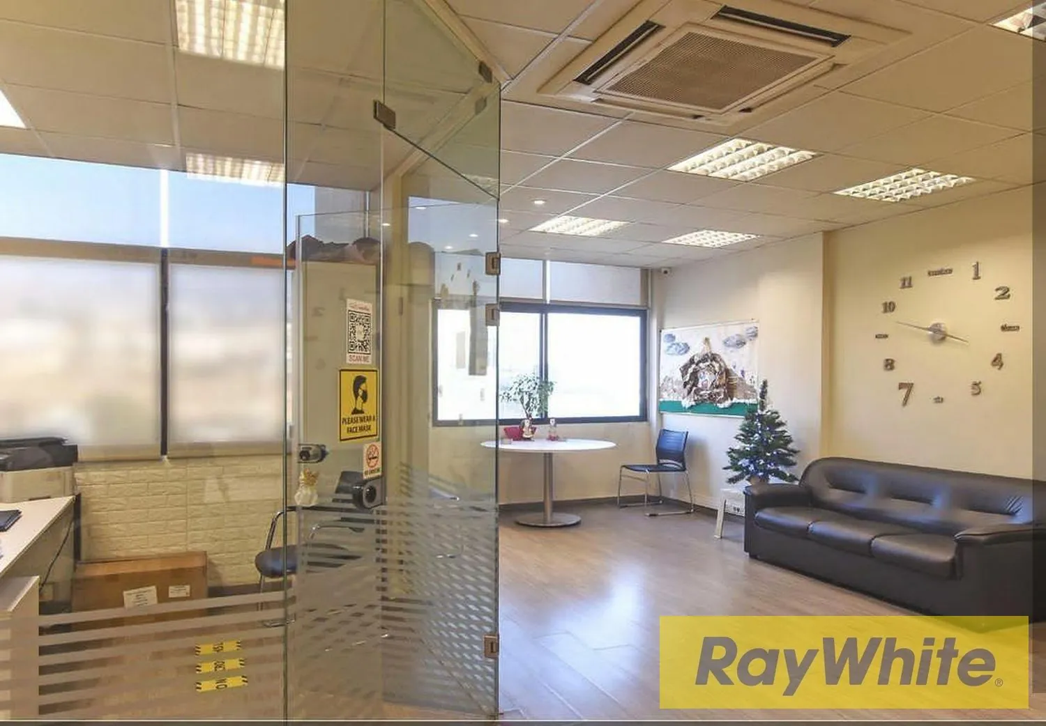 Unfurnished Office For Rent In Jisr El Bacha — الصورة 5