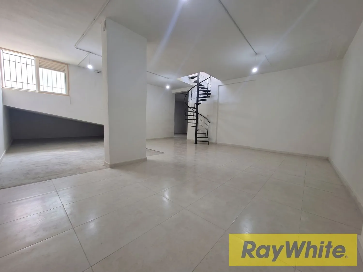 Triplex Shop For Rent – Zalka — الصورة 3