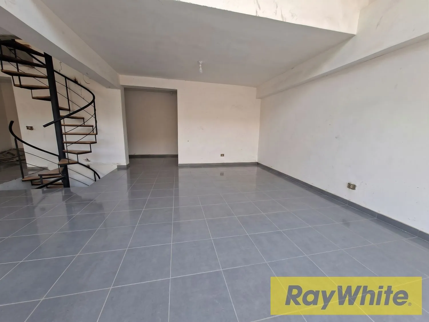 Triplex Shop For Rent – Zalka — الصورة 4