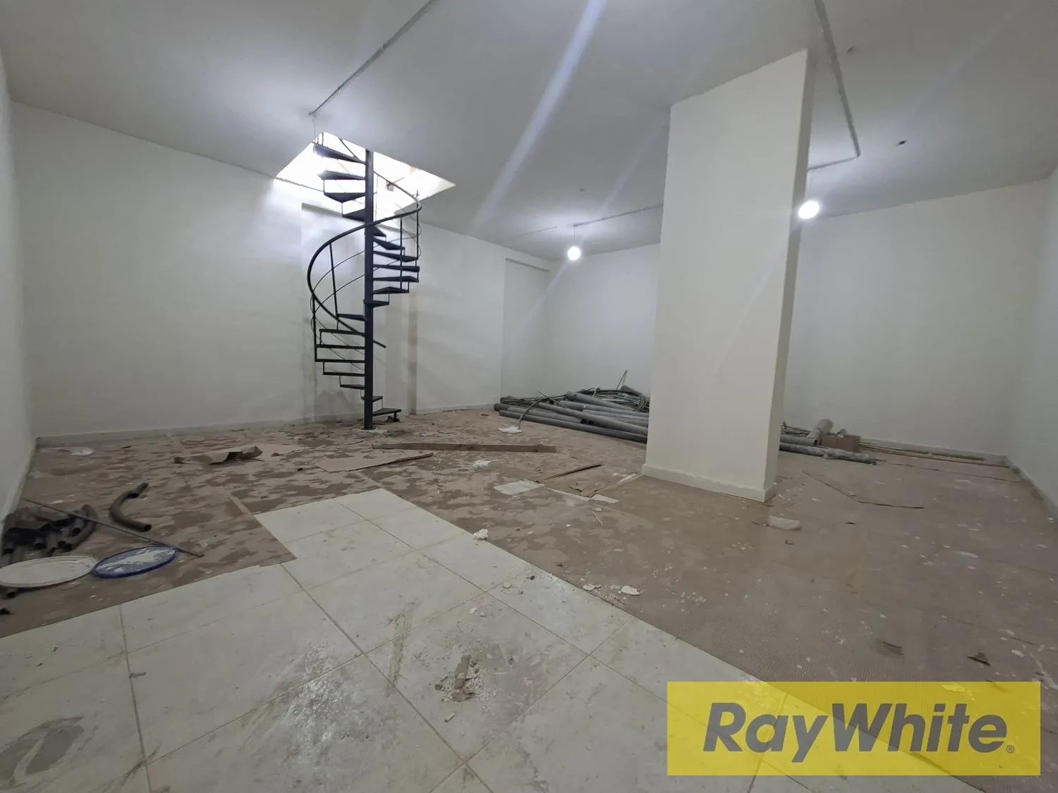 Triplex Shop For Rent – Zalka — الصورة 5