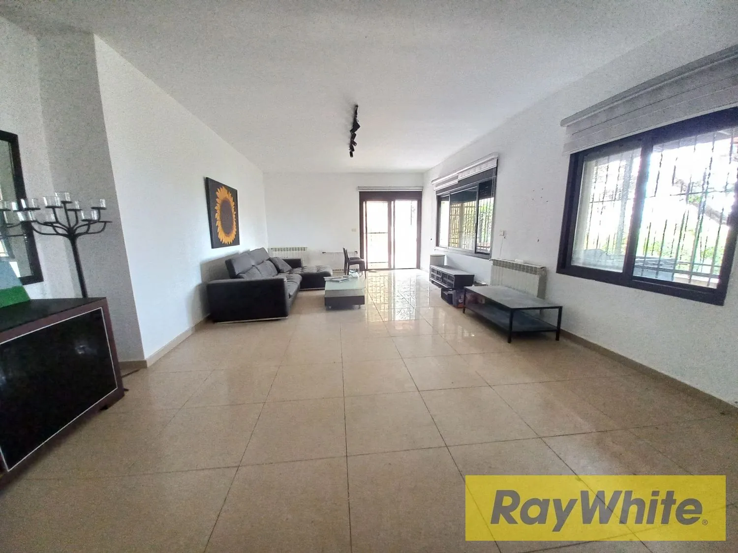 Semi-furnished Apartment With Outdoor Space For Rent – Bsalim — الصورة 2