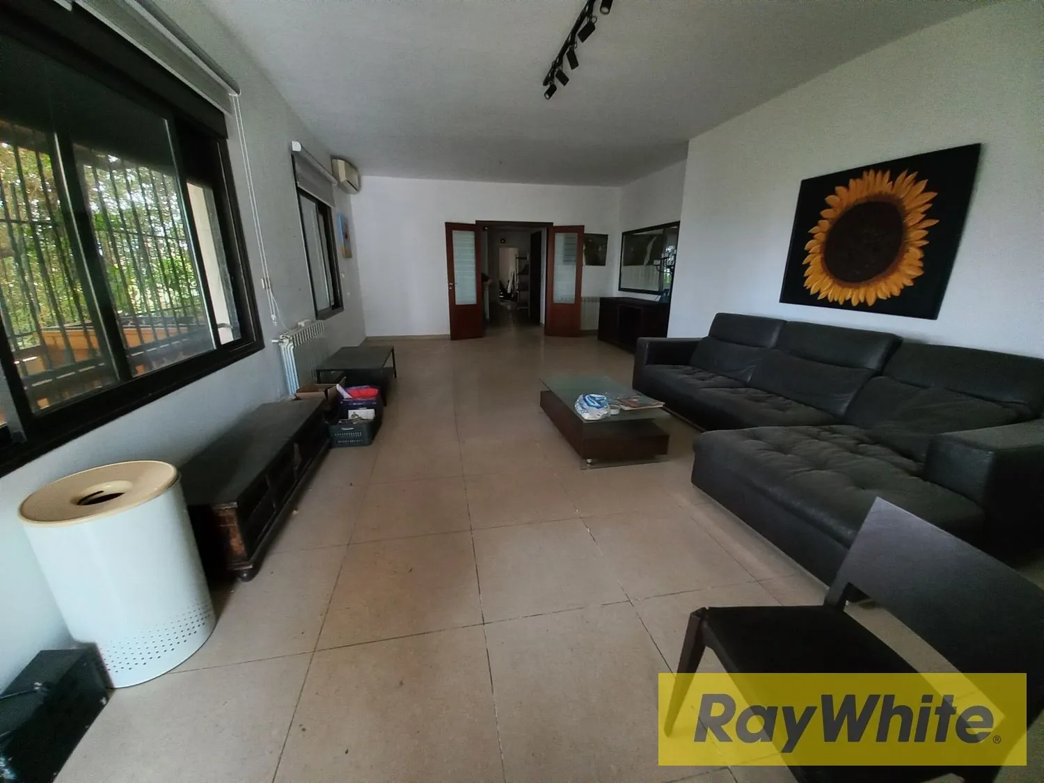 Semi-furnished Apartment With Outdoor Space For Rent – Bsalim — الصورة 3