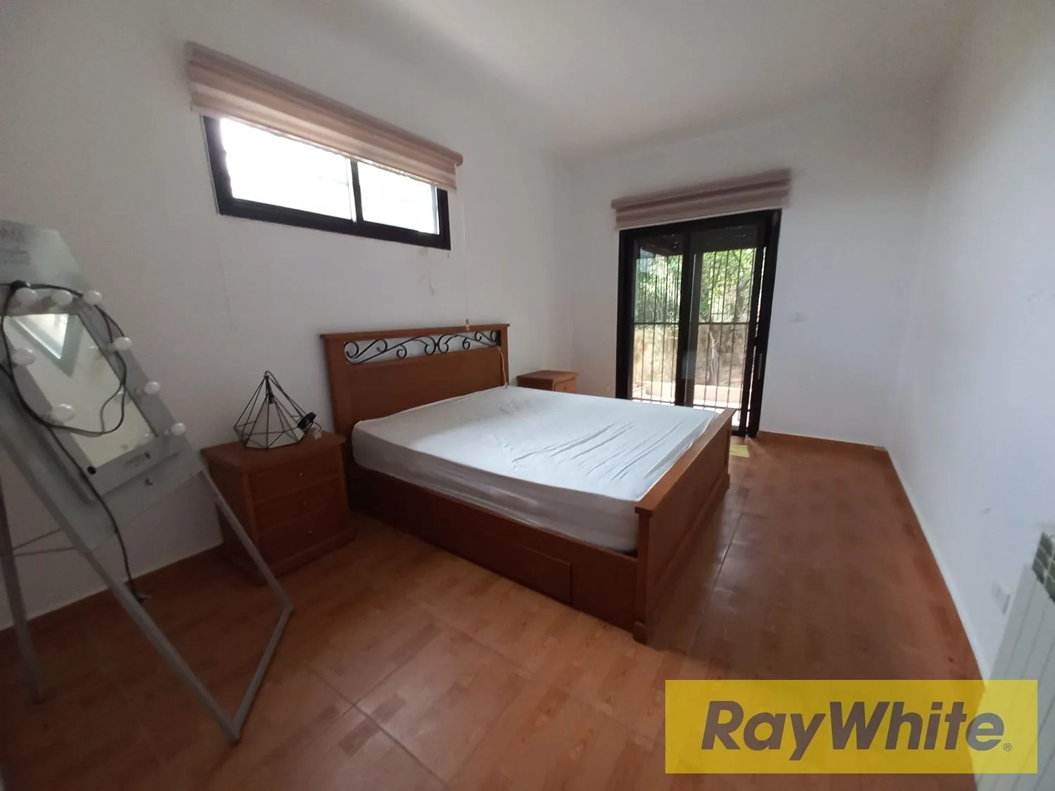 Semi-furnished Apartment With Outdoor Space For Rent – Bsalim — الصورة 4