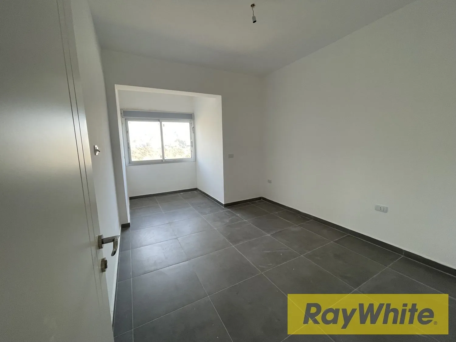 Duplex With Terrace For Sale In Dbayeh — الصورة 4