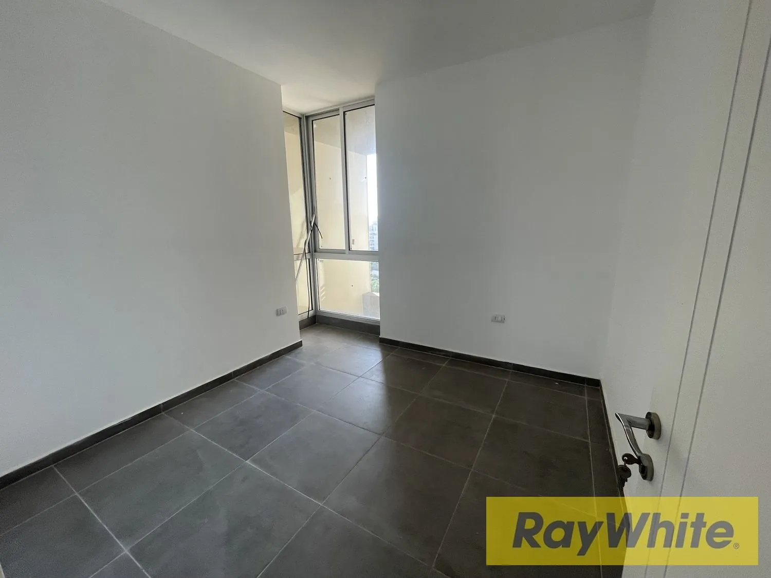 Duplex With Terrace For Sale In Dbayeh — الصورة 5