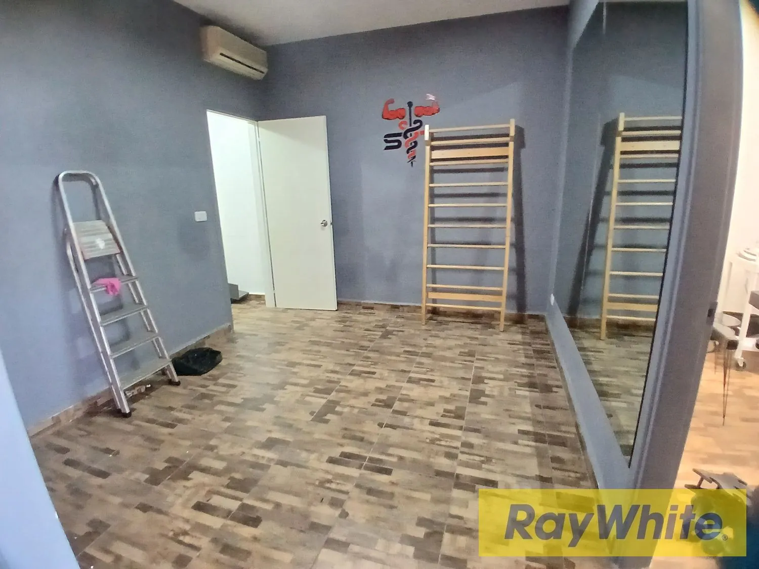 Fully Renovated Office For Rent – Zalka — الصورة 5