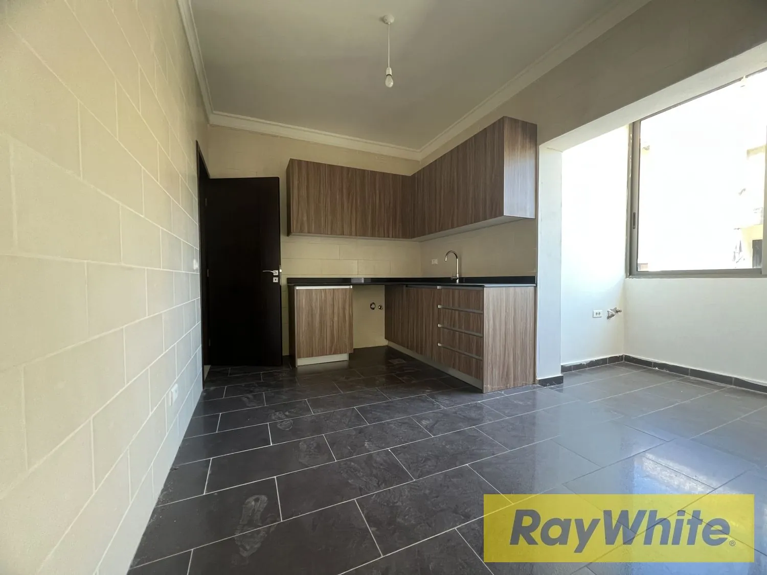 Apartment With Roof For Sale – Dik El Mehdi — الصورة 4