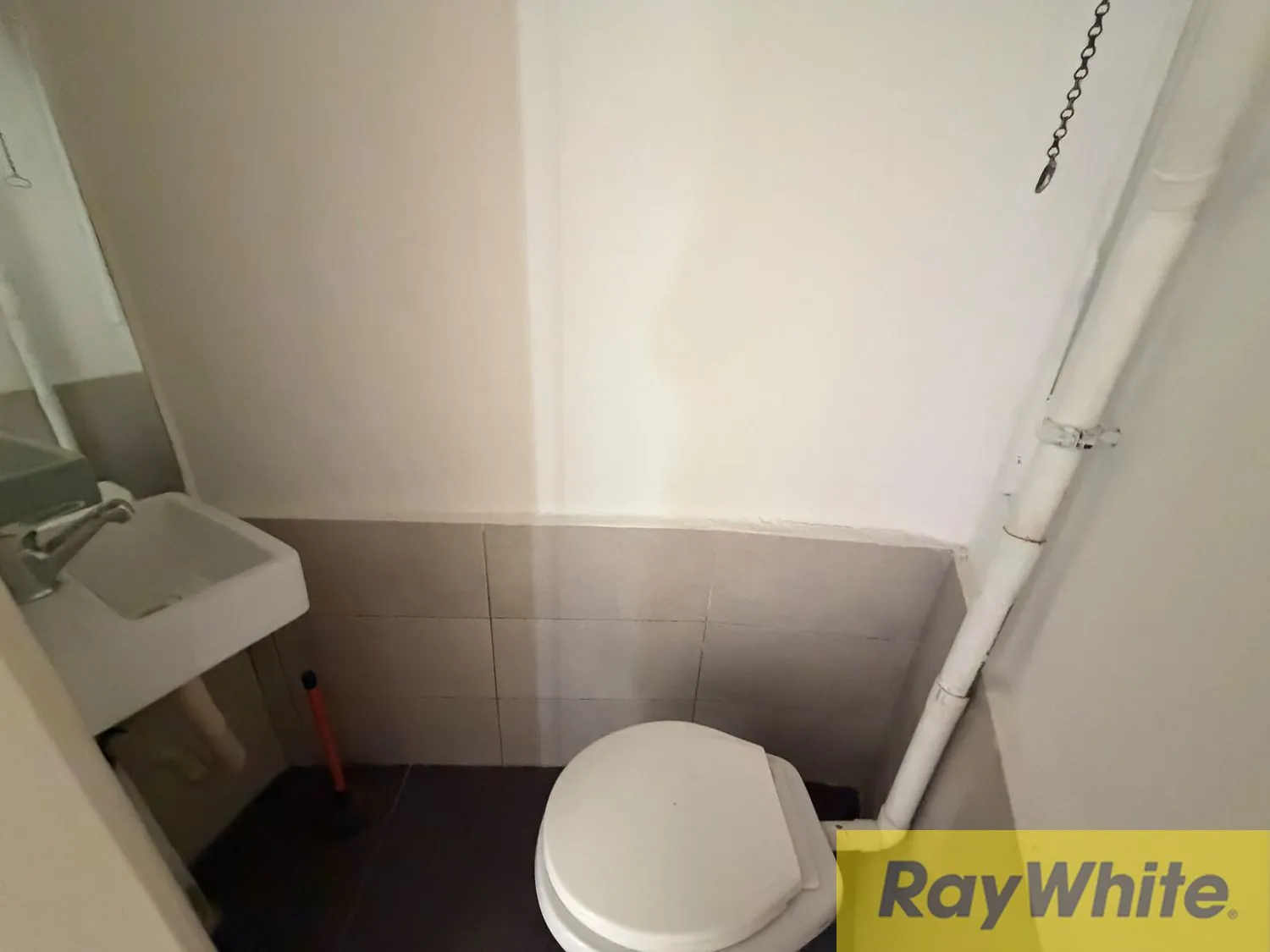Office For Rent In Badaro — الصورة 2